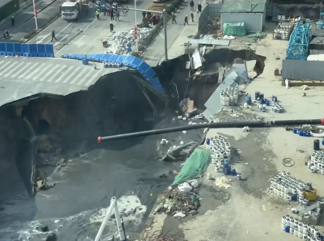 上海地鐵工程塌陷 「吞噬道路」畫面曝光