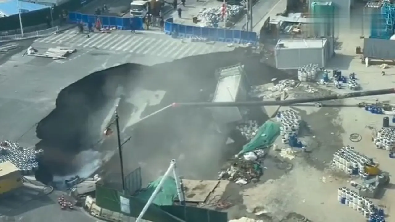 恐怖!上海地鐵在建工程發生坍塌